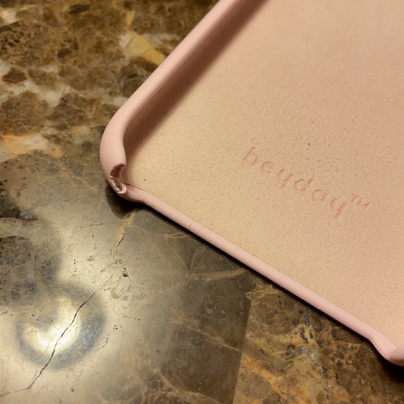 Pink iPhone SE case from Heyday. - Picture 3 of 3